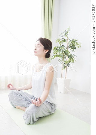 Yoga image 34175037