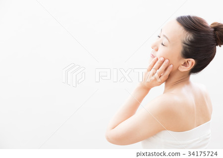Beauty woman skin care back beauty young woman Beauty woman skin care back beauty young woman 34175724