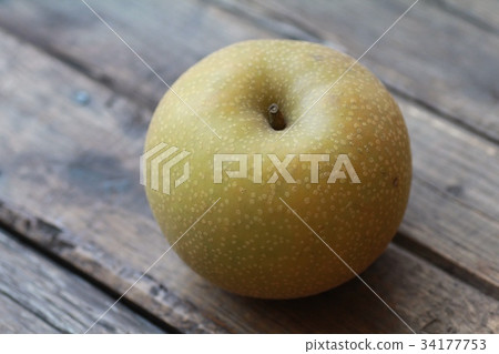 Sweet and delicious Kosui pear 34177753