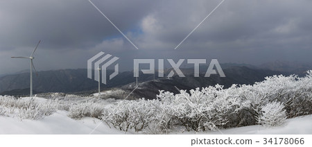 雪花,渦輪機,Taegisan風力發電廠,Taegi-san,Hoengseong-gun,江原道 雪花,渦輪機,Taegisan風力發電廠,Taegi-san,Hoengseong-gun,江原道 34178066