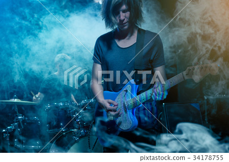 Guitarist plays solo. Guitarist plays solo. 34178755