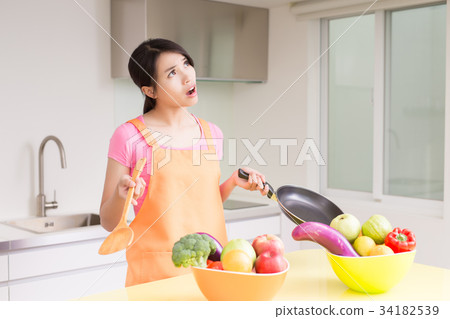 beauty housewife in kitchen beauty housewife in kitchen 34182539