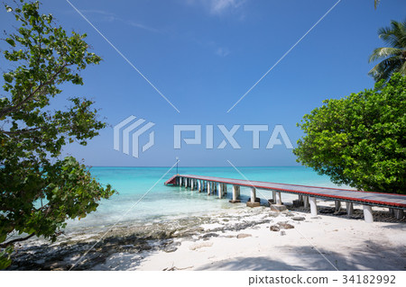 Tropical travel destinations with Maldives island 34182992