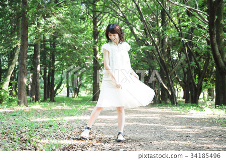 Walking stroll Beauty Lifestyle Portrait Woman fresh green Walking stroll Beauty Lifestyle Portrait Woman fresh green 34185496