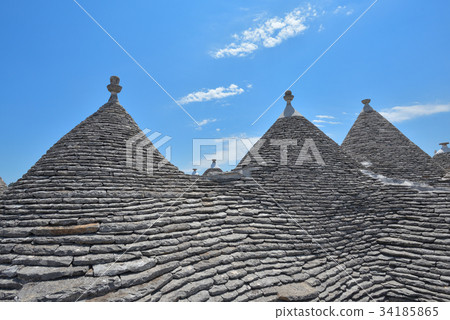 Trulli stone houses of Alberobello. Puglia, Italy 34185865