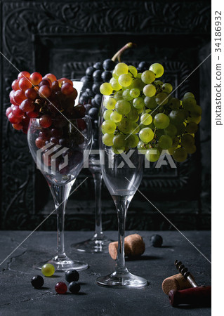 Variety of grapes 34186932