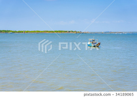 Fish ship anchor on the beach Fish ship anchor on the beach 34189065
