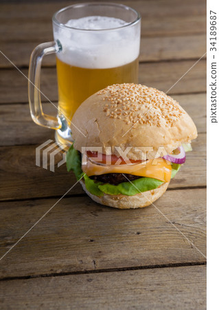 Hamburger in basket Hamburger in basket 34189687