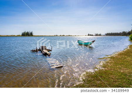Ship in the river. HDR Ship in the river. HDR 34189949