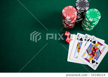 Close-up of playing cards 34190224