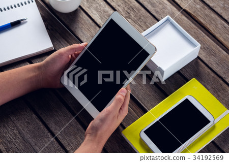 Keyboard, clipboard, apple and pen on wooden table 34192569
