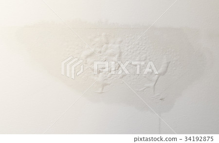 The wet plaster on the wall 34192875