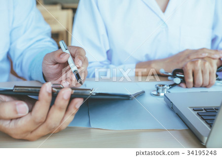 Doctors teamwork discuss meeting. Doctors teamwork discuss meeting. 34195248