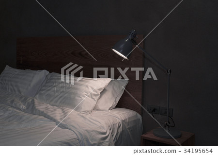 Modern bedroom with desk lamp 34195654