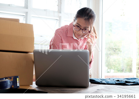 Online seller owner.Online shopping. 34195661