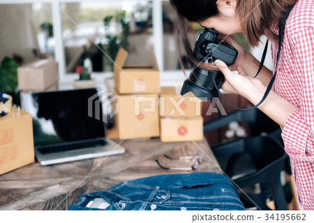 Online seller owner.Online shopping. 34195662