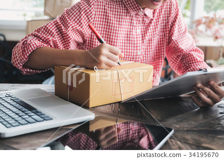 Online seller owner.Online shopping. 34195670