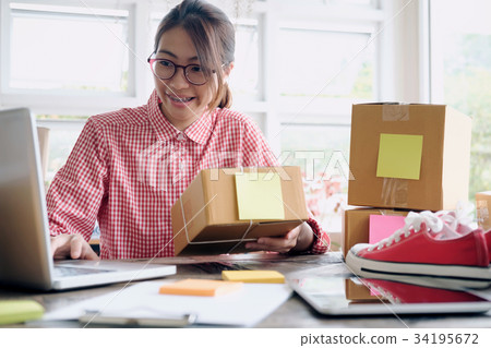 Online seller owner.Online shopping. 34195672