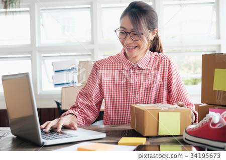 Online seller owner.Online shopping. 34195673