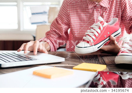 Online seller owner.Online shopping. 34195674