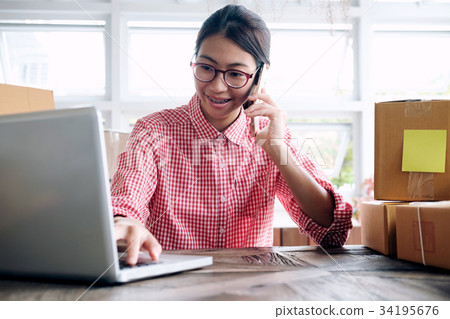 Online seller owner.Online shopping. 34195676