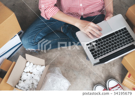 Online seller owner.Online shopping. 34195679