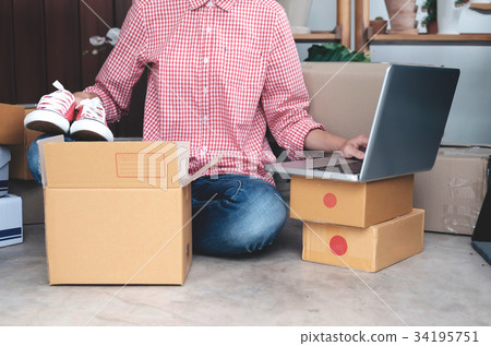 Online seller owner.Online shopping. 34195751