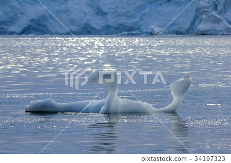 Beautiful iceberg or ice floe, Antarctic ocean Beautiful iceberg or ice floe, Antarctic ocean 34197323