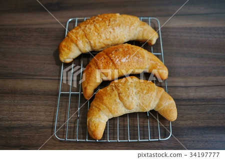 Salzstangen (salt bread, salzstangen, rolls, crescent bread) Salzstangen (salt bread, salzstangen, rolls, crescent bread) 34197777