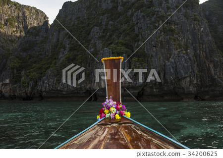 Sea view with traditional longtail boats Sea view with traditional longtail boats 34200625