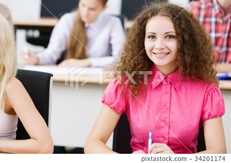 Students at lesson 34201174