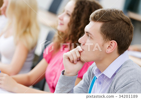 Students at lesson 34201189
