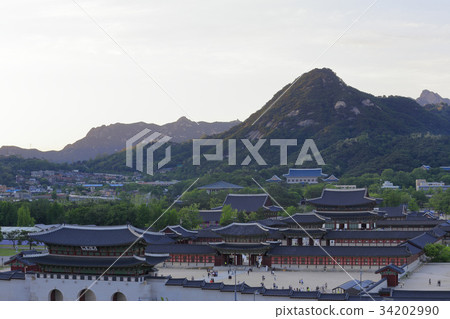 Gwanghwamun, Gyeongbok Palace (Historic Site No. 117), Bukak Mountain, Jongno-gu, Seoul, Korea 34202990