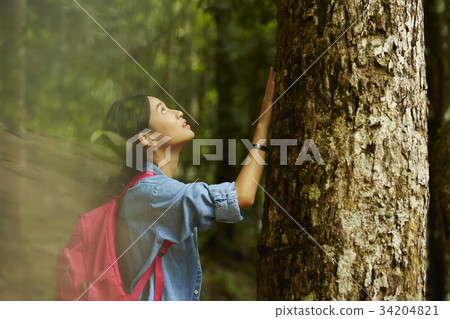An excited woman is in the first time to look at a huge trunk. 34204821