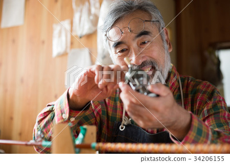 捲軸在工作室 34206155