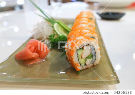 california maki or  california roll 34206188