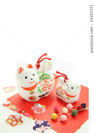New Year's card material Red and white background Parent-child 34207371