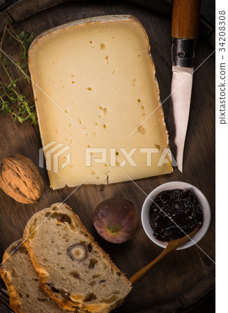 Ossau-Iraty, French cheese 34208308