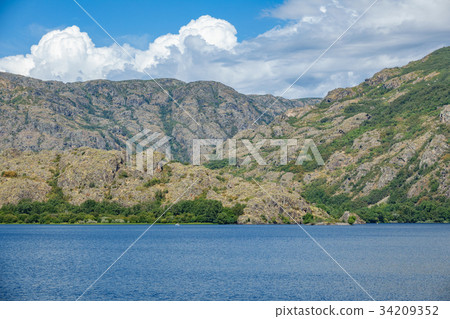 Sanabria lake edge with Tera river canyon 34209352
