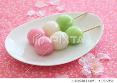 Three color dumplings Three color dumplings 34209690