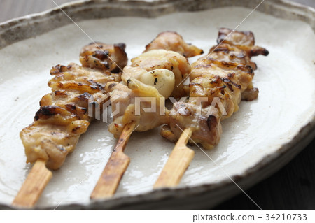 烤雞肉串和鹽 34210733