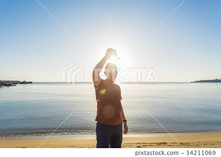 Man in sunglasses in seashore Man in sunglasses in seashore 34211069
