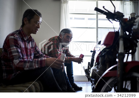 Senior man looking at a bike 34212099