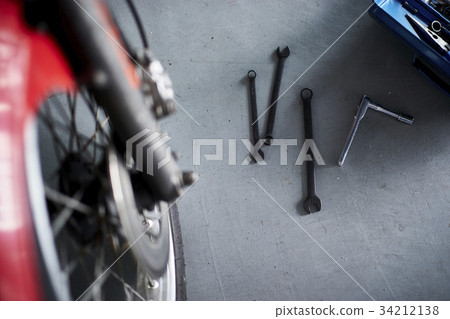 修理摩托車 34212138