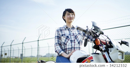 Woman straddling a bike 34212332