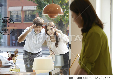 家具店,新婚夫婦,婚姻準備 家具店,新婚夫婦,婚姻準備 34212387