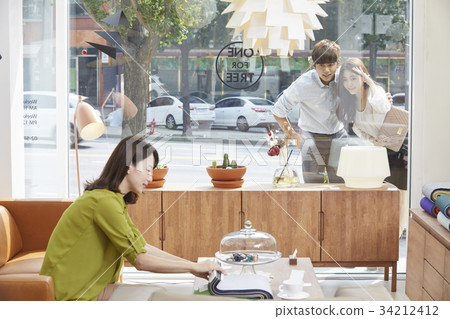 家具店，新婚夫婦，婚姻準備 34212412
