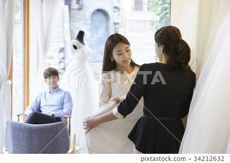 Wedding shop, wedding dress, wedding planner, newlyweds, marriage preparation 34212632