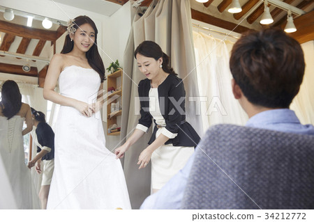 Wedding shop, wedding dress, wedding planner, newlyweds, marriage preparation 34212772