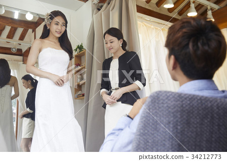 Wedding shop, wedding dress, wedding planner, newlyweds, marriage preparation 34212773